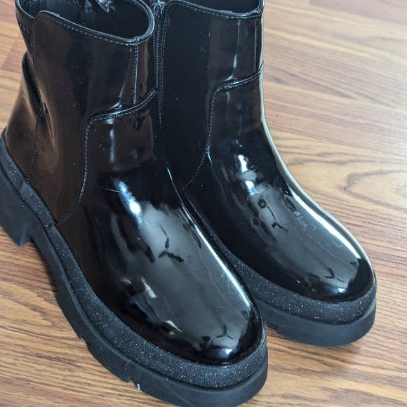 Steve Madden Kids' Trap Boot in Black Patent - Picture 10 of 16